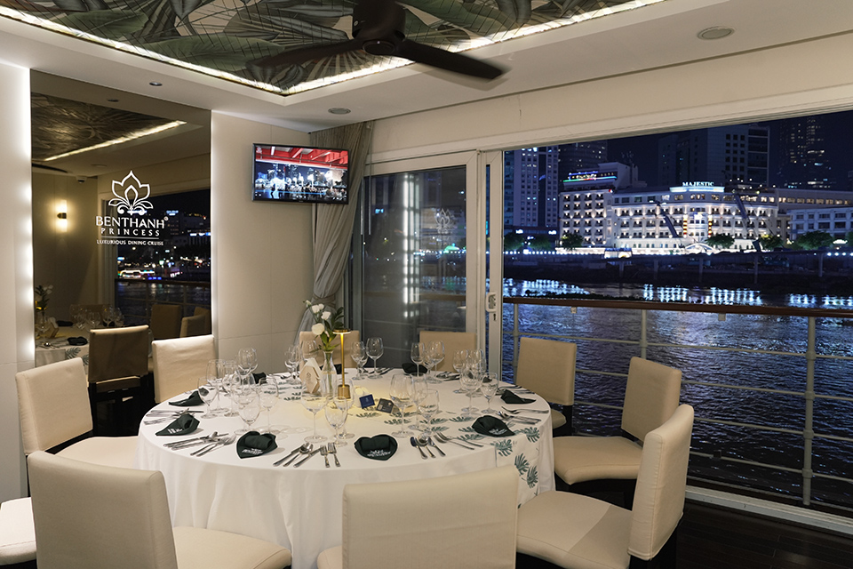 VIP room - Round banquet Table