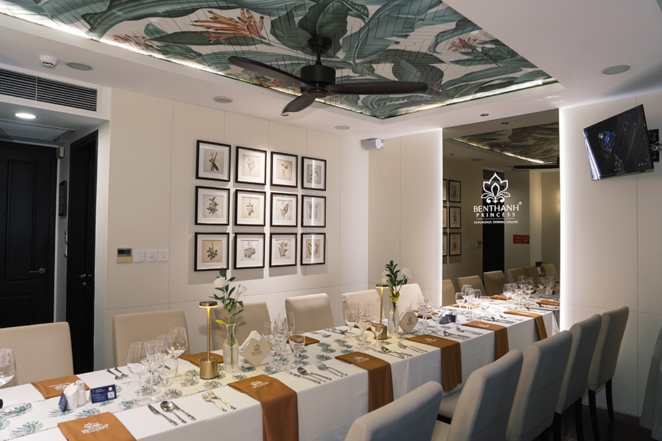 1st floor VIP room - Long banquet table